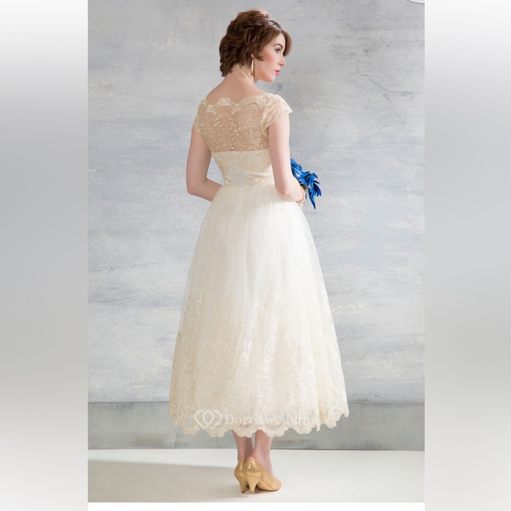 Vintage Style Ivory Wedding Dress-Size 16-Never worn